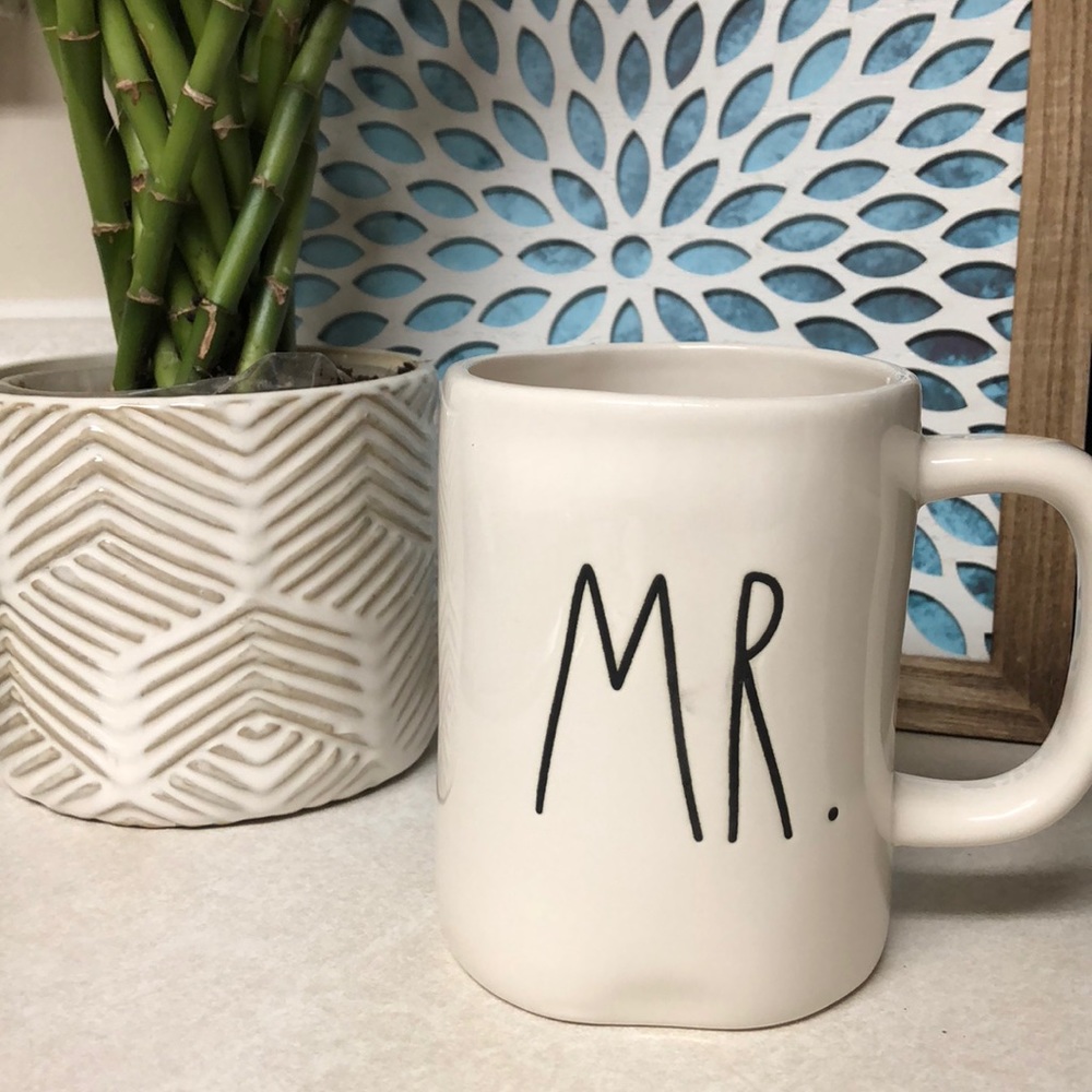 NWOT • RAE DUNN LL “MR” mug